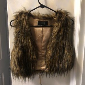 Fur crop vest